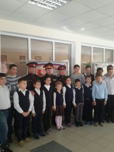 Ученики школы №55 с представителями казачества